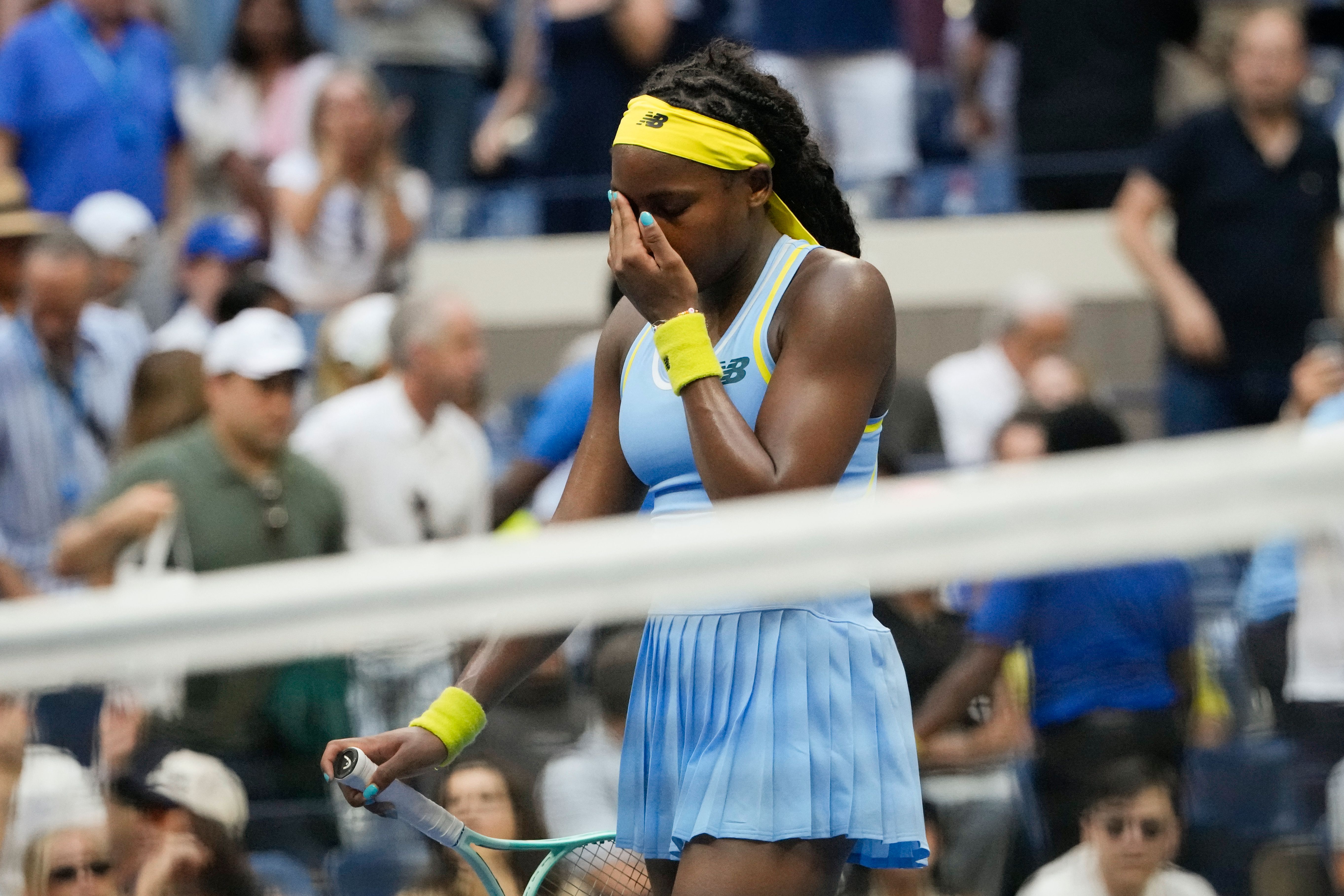 Amerikanska Coco Gauff, som förra året tog hem US Open-titeln, reagerar efter förlusten mot Emma Navarro.