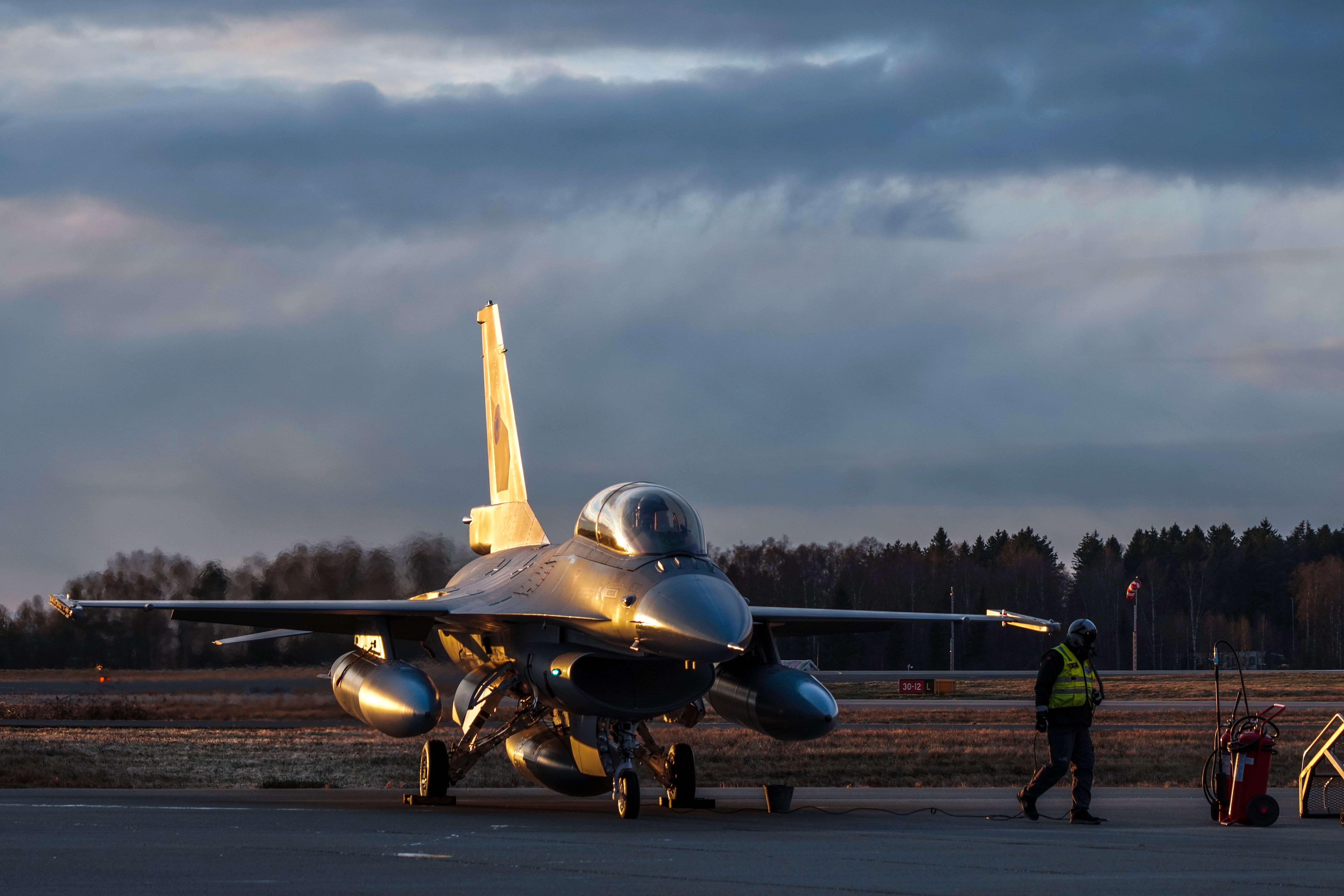 Ukrainska piloter har utbildats för stridsflygplanet F-16 i Danmark. Arkivbild.