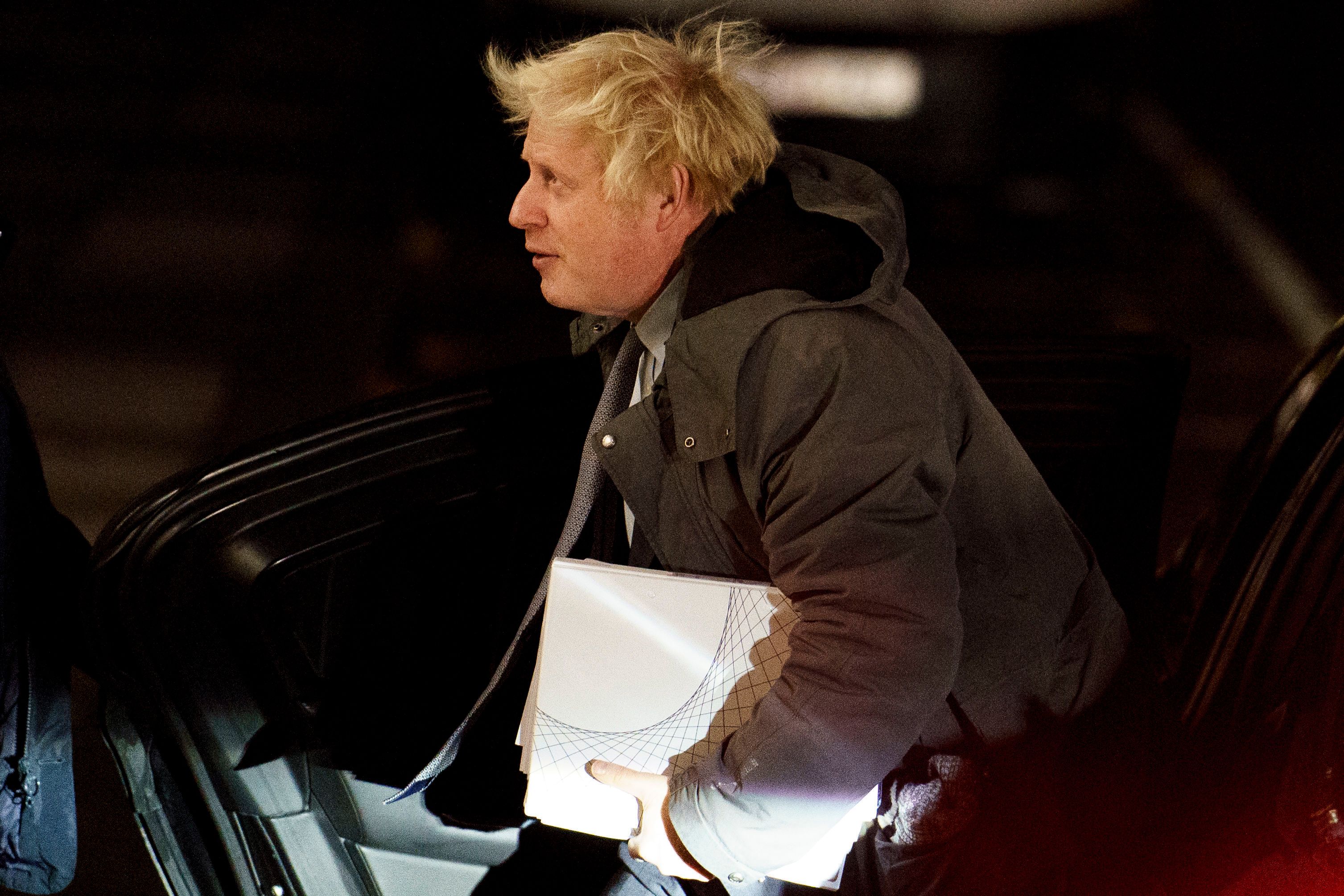 Storbritanniens tidigare premiärminister Boris Johnson anlände tidigt på morgonen till utfrågningen, för att slippa demonstranter.