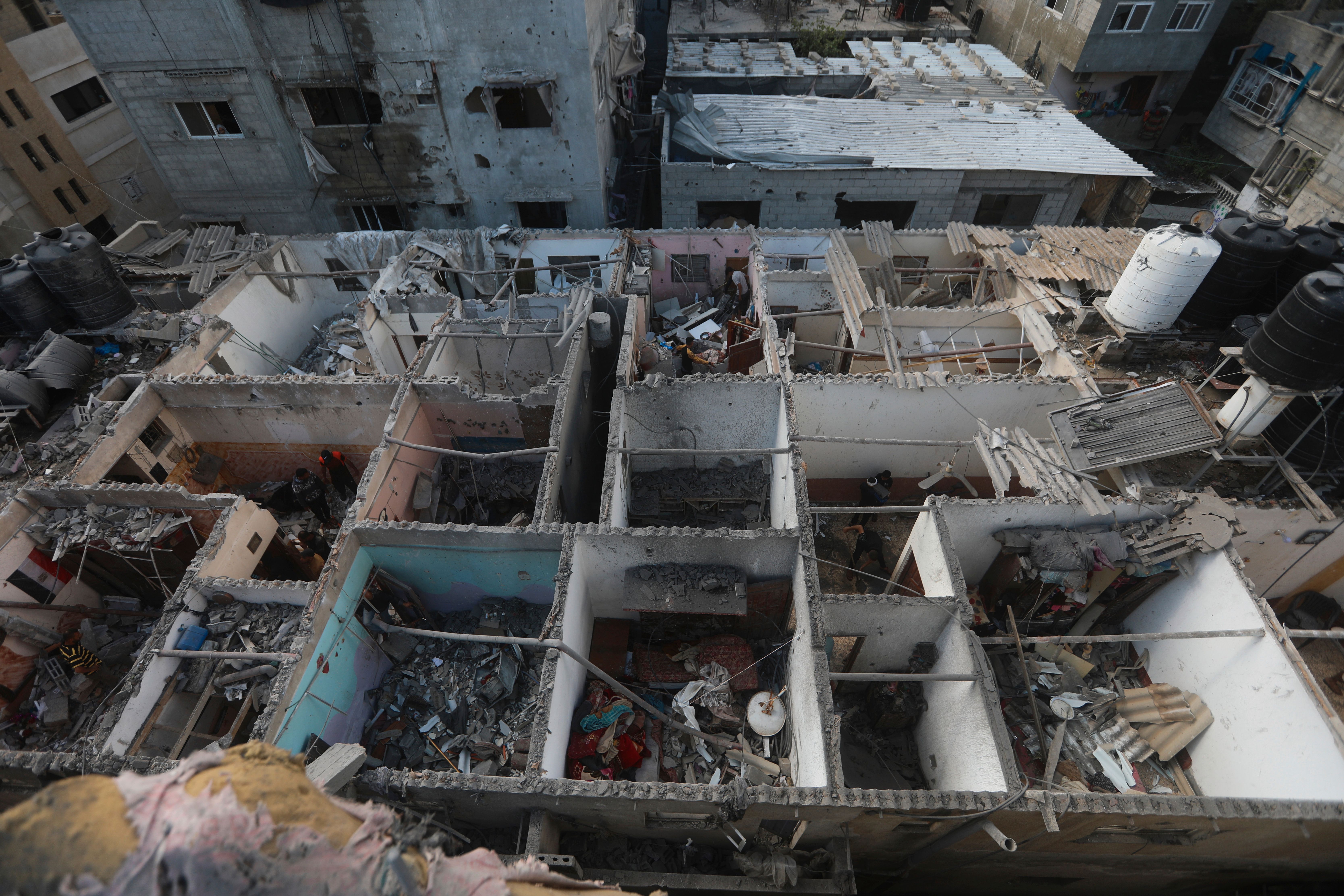 Förstörelse i ett bostadshus i Rafah i södra Gaza. Bild från i tisdags.